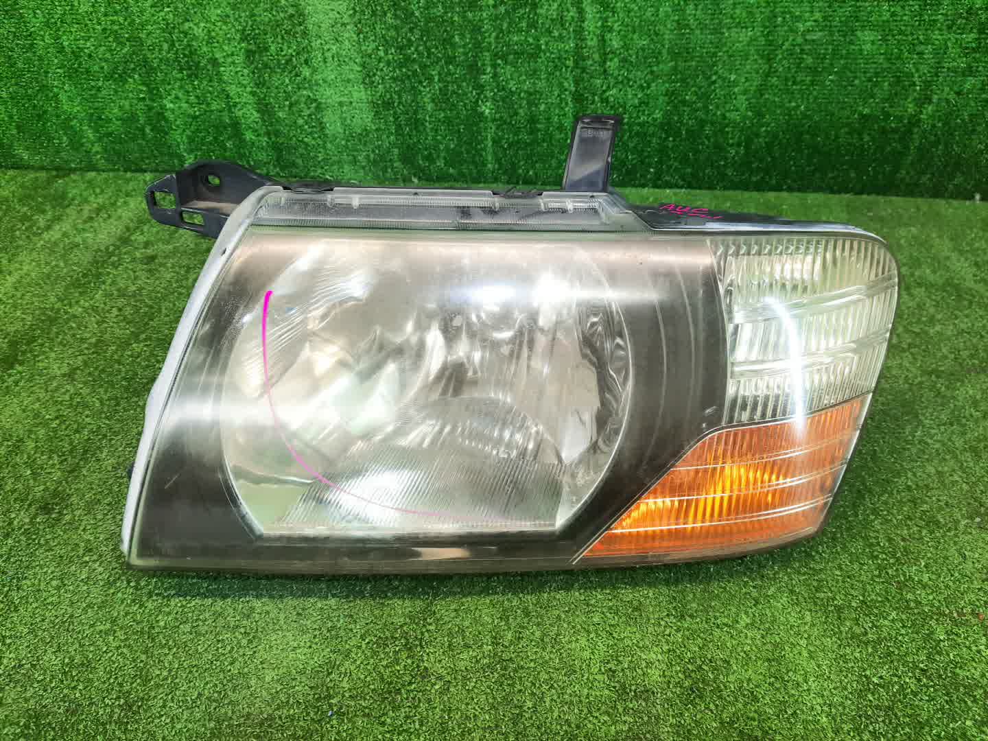 Фара левая передняя MITSUBISHI PAJERO V75W, V65W, V78W, V73W, V77W, V63W, V68W 1 ракурс
