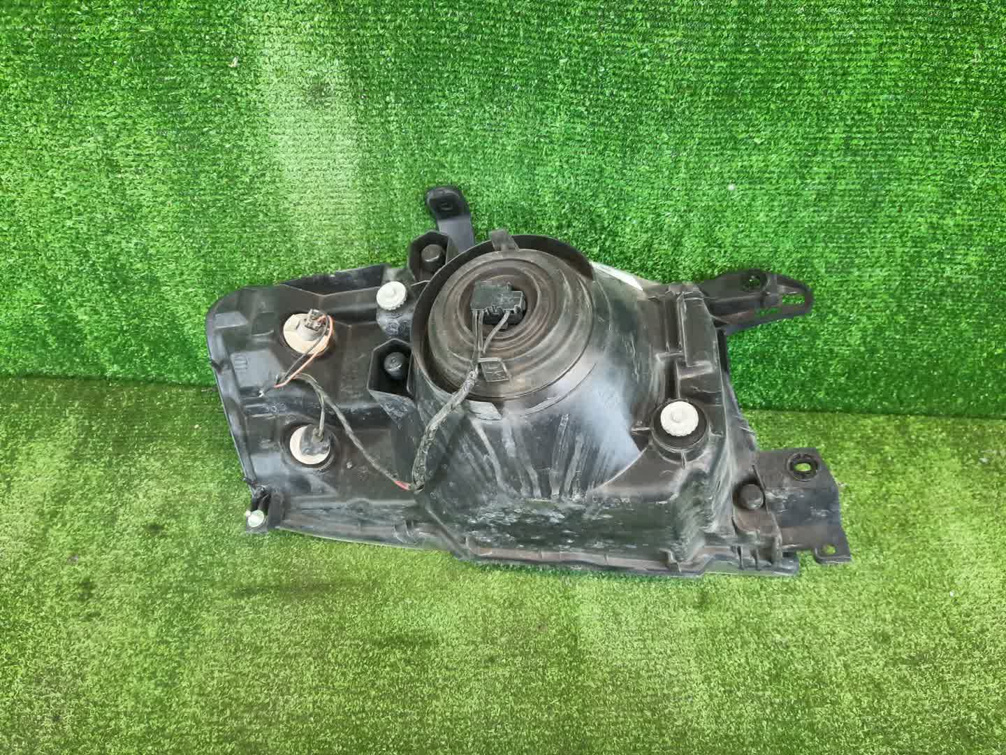 Фара левая передняя MITSUBISHI PAJERO V75W, V65W, V78W, V73W, V77W, V63W, V68W 3 ракурс