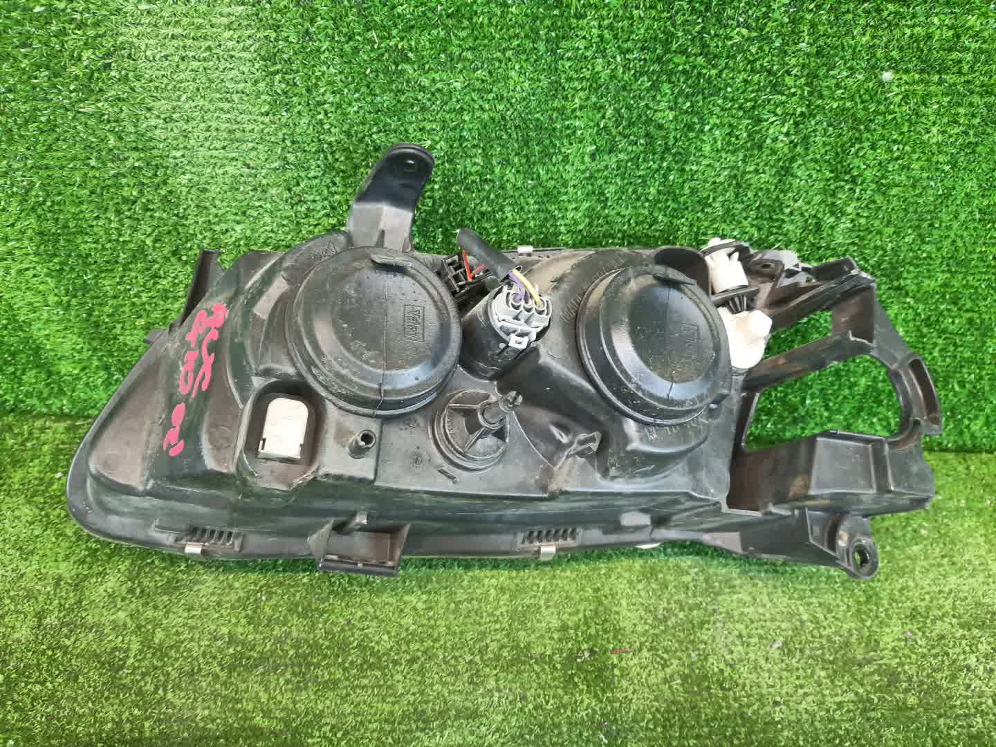 Фара правая передняя NISSAN BLUEBIRD SYLPHY G10, QG10, FG10, TG10, QNG10 2 ракурс