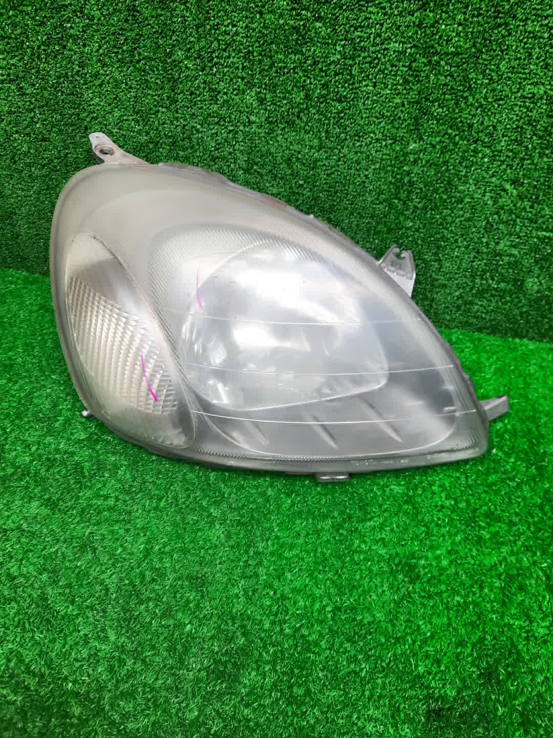 Фара правая передняя TOYOTA VITZ, YARIS SCP10, NCP10, SCP13, NCP15, NCP11, NCP13 1 ракурс