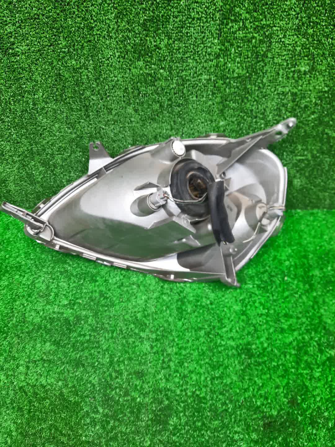Фара правая передняя TOYOTA VITZ, YARIS SCP10, NCP10, SCP13, NCP15, NCP11, NCP13 2 ракурс