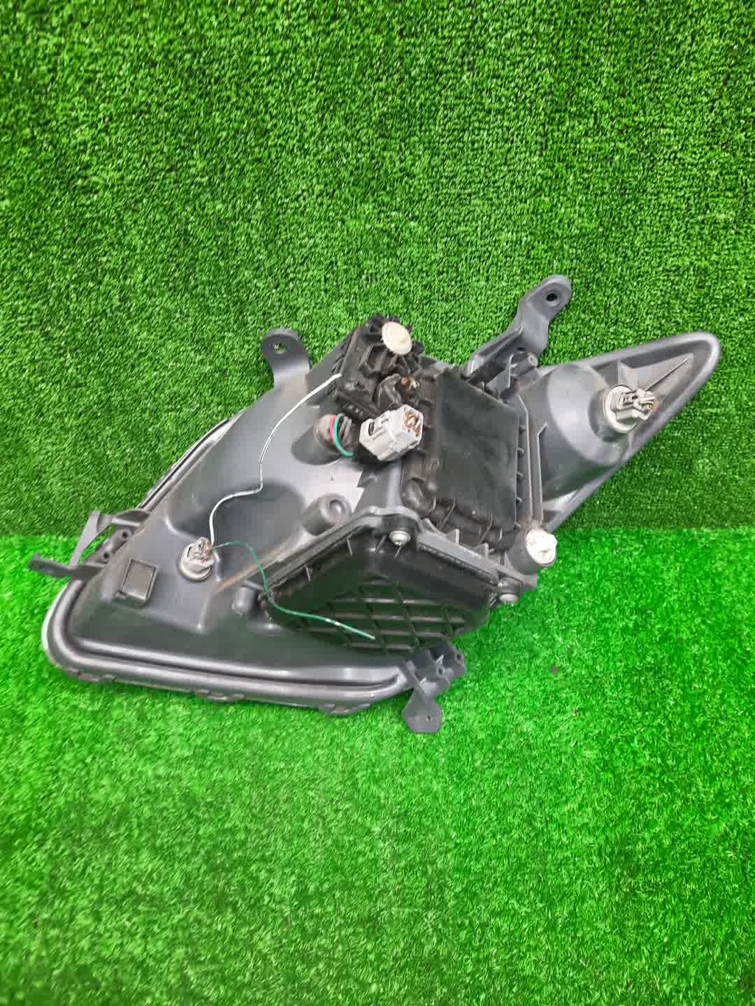 Фара правая передняя TOYOTA IST NCP60, NCP65, NCP61 2 ракурс