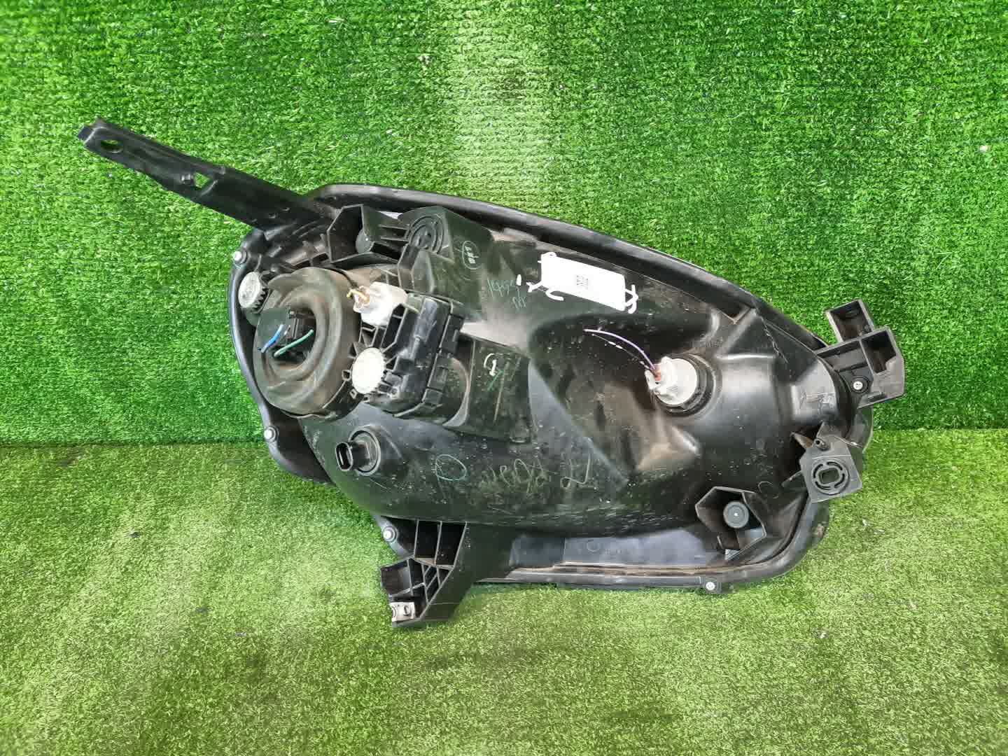 Фара левая передняя NISSAN MARCH K13 2 ракурс