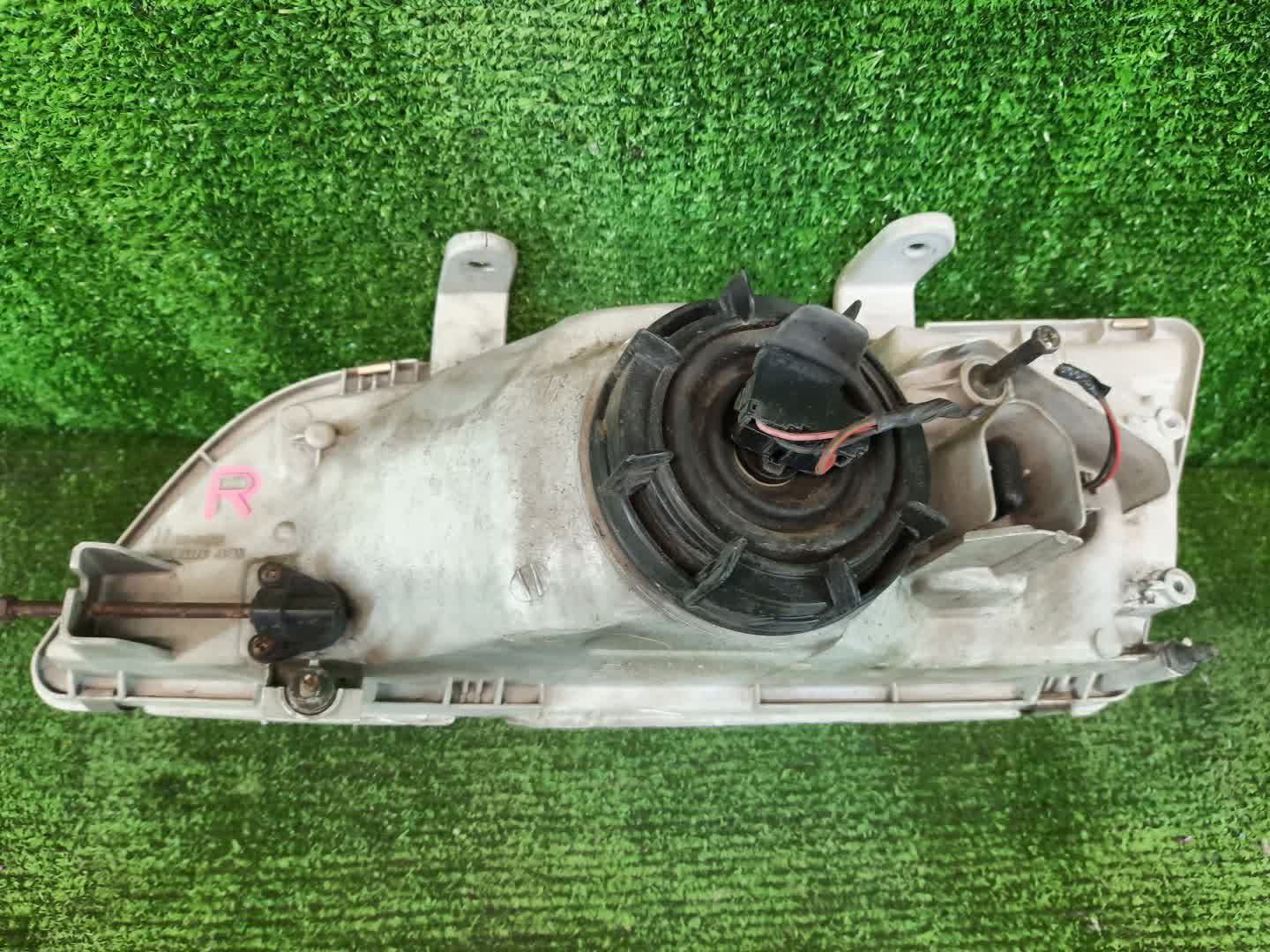 Фара правая передняя NISSAN PRIMERA P11 2 ракурс