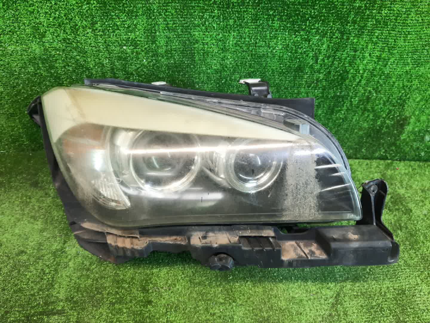 Фара правая передняя BMW X1 E84 1 ракурс