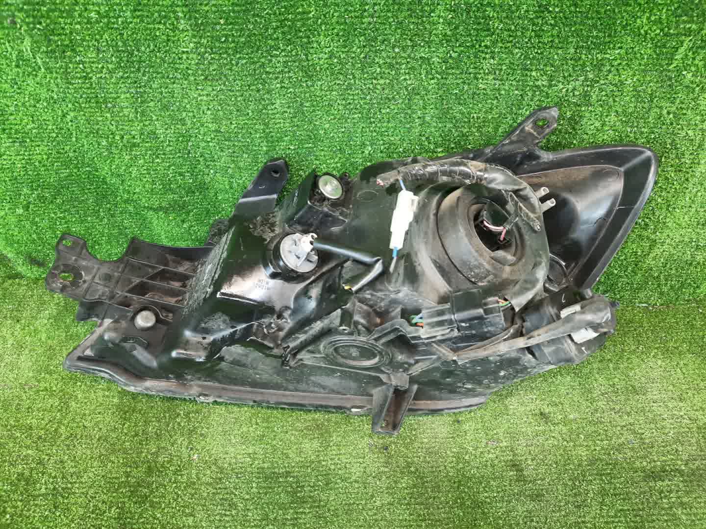 Фара правая передняя MITSUBISHI LANCER CEDIA, LANCER CS3W, CS9W, CS9A, CS1A, CS2A, CS2W, CS5W, CS5A, CS3A, CS6A, CS2V 2 ракурс