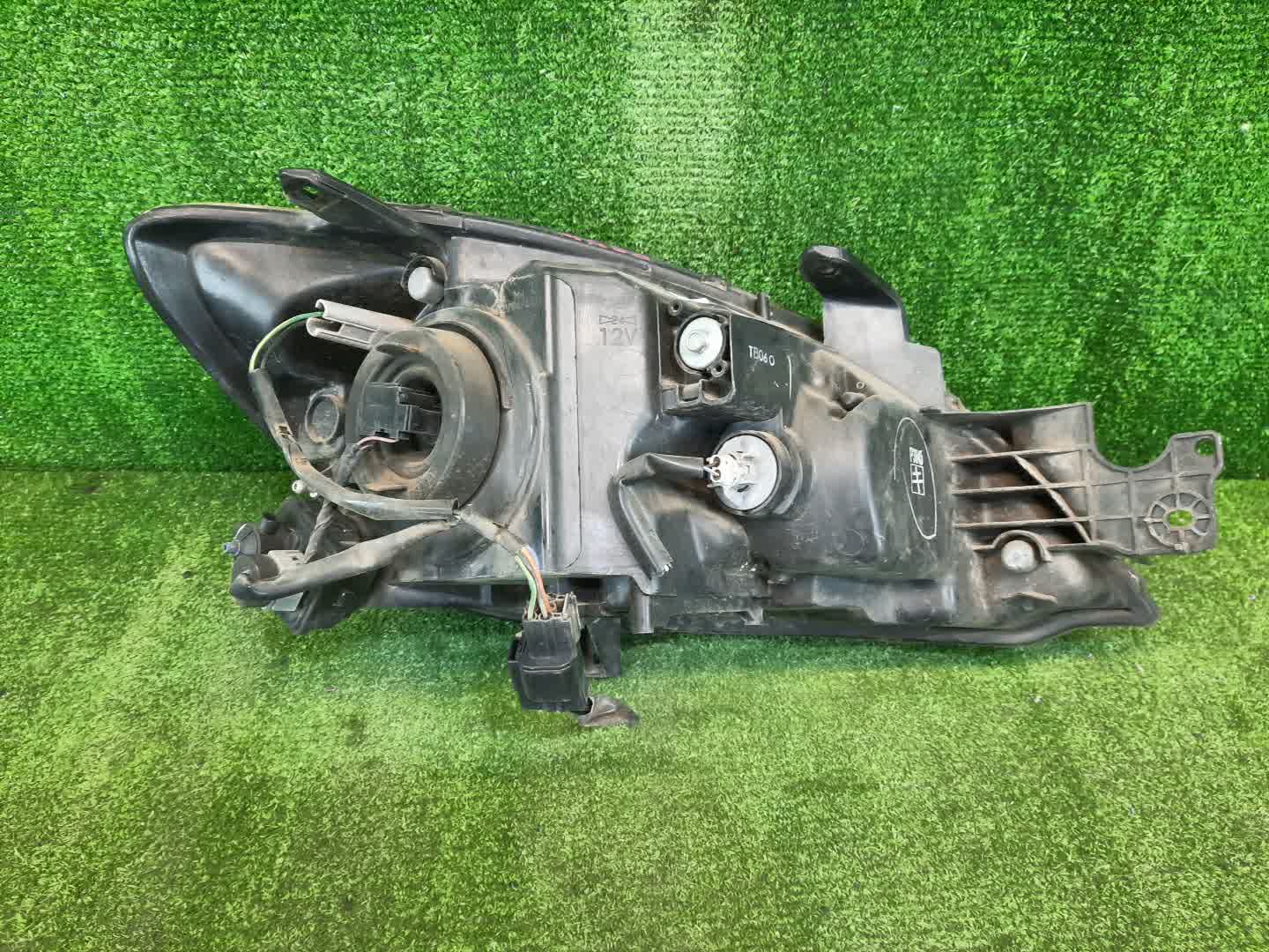 Фара левая передняя MITSUBISHI LANCER CEDIA, LANCER CS3W, CS9W, CS9A, CS1A, CS2A, CS2W, CS5W, CS5A, CS3A, CS6A, CS2V 3 ракурс