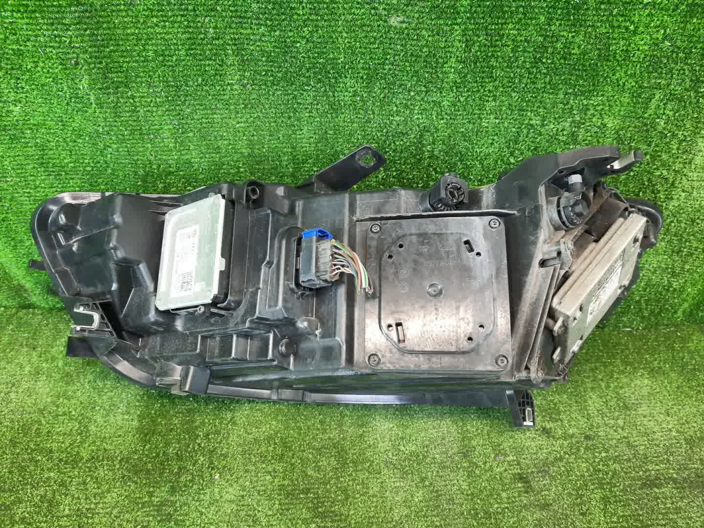 Фара правая передняя AUDI A6 4G2, C7, 4G5 2 ракурс
