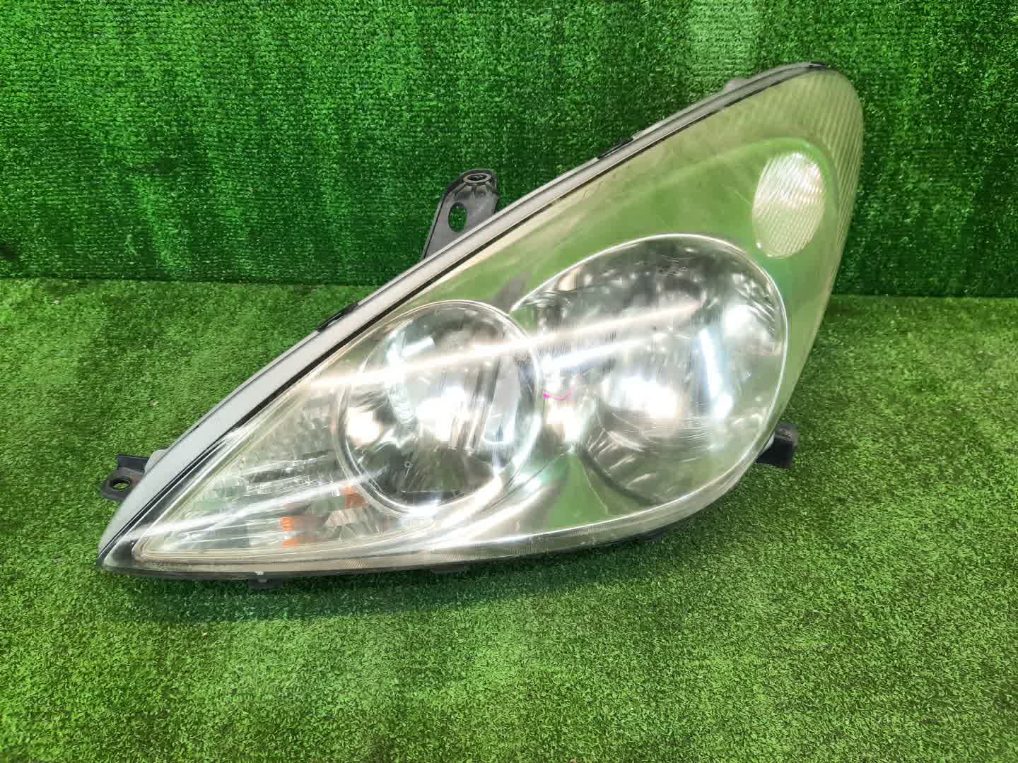 Фара левая передняя TOYOTA WINDOM MCV30 1 ракурс