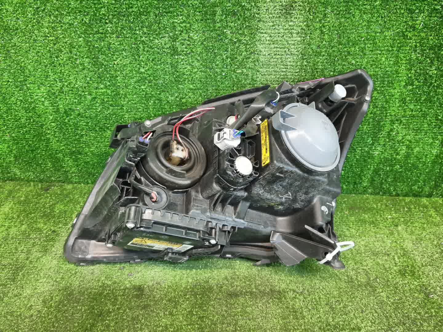 Фара правая передняя TOYOTA AVENSIS ZZT251, AZT250, AZT255, AZT251 3 ракурс