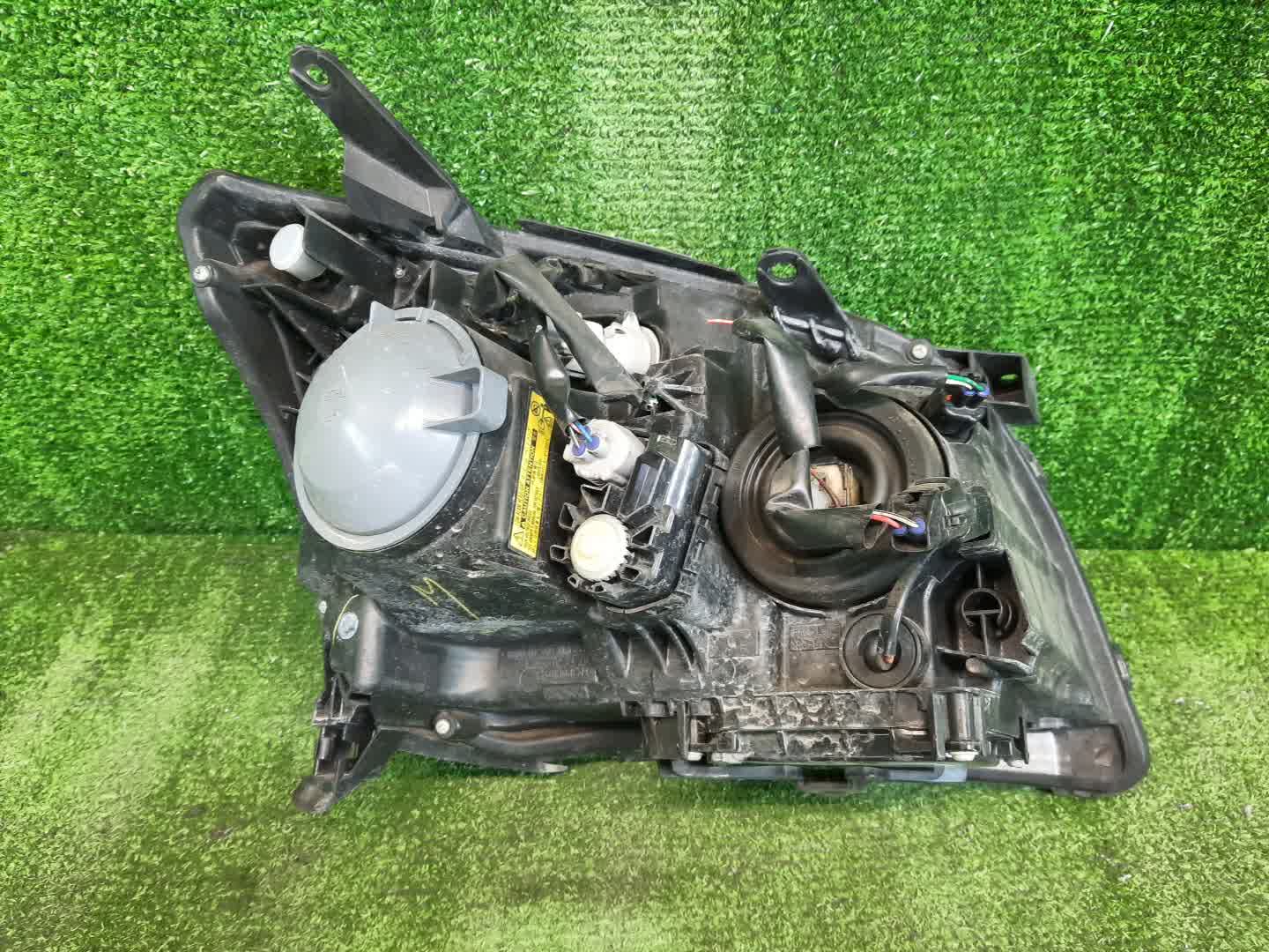 Фара левая передняя TOYOTA AVENSIS ZZT251, AZT250, AZT255, AZT251 3 ракурс