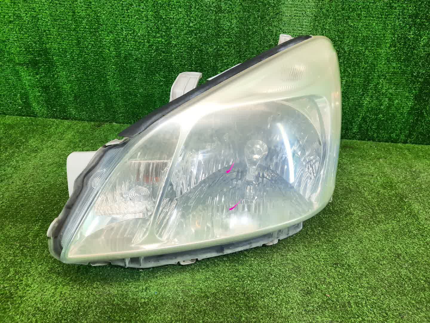 Фара левая передняя TOYOTA PREMIO ZZT240, NZT240, AZT240, ZZT245 1 ракурс