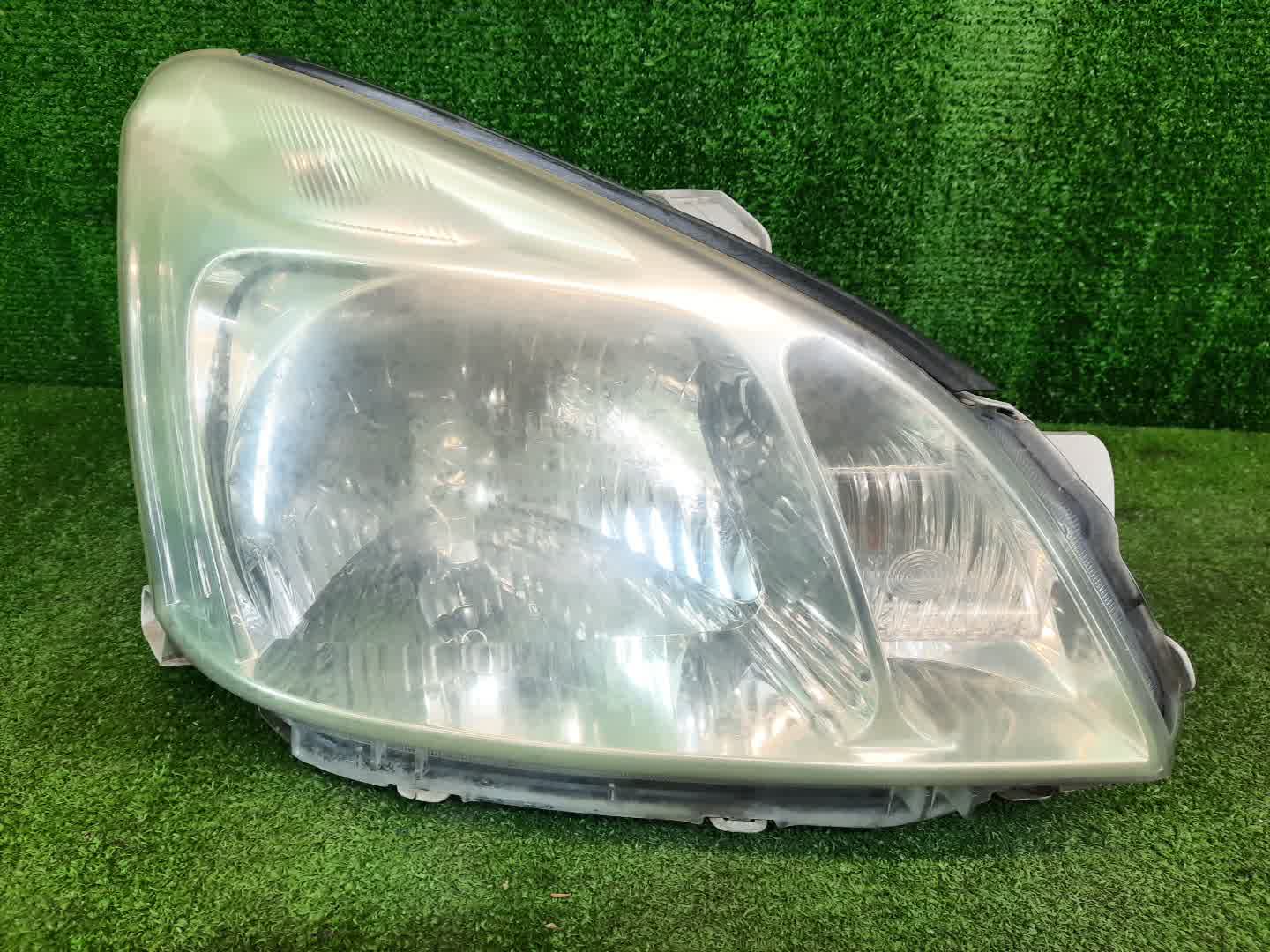 Фара правая передняя TOYOTA PREMIO ZZT240, NZT240, AZT240, ZZT245 1 ракурс