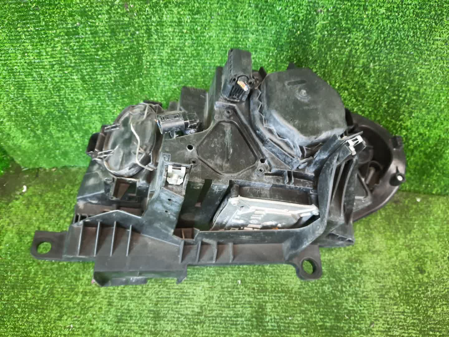 Фара правая передняя BMW X3 E83 2 ракурс