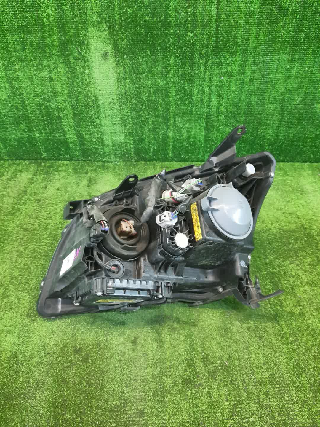 Фара правая передняя TOYOTA AVENSIS ZZT251, AZT250, AZT255, AZT251 2 ракурс