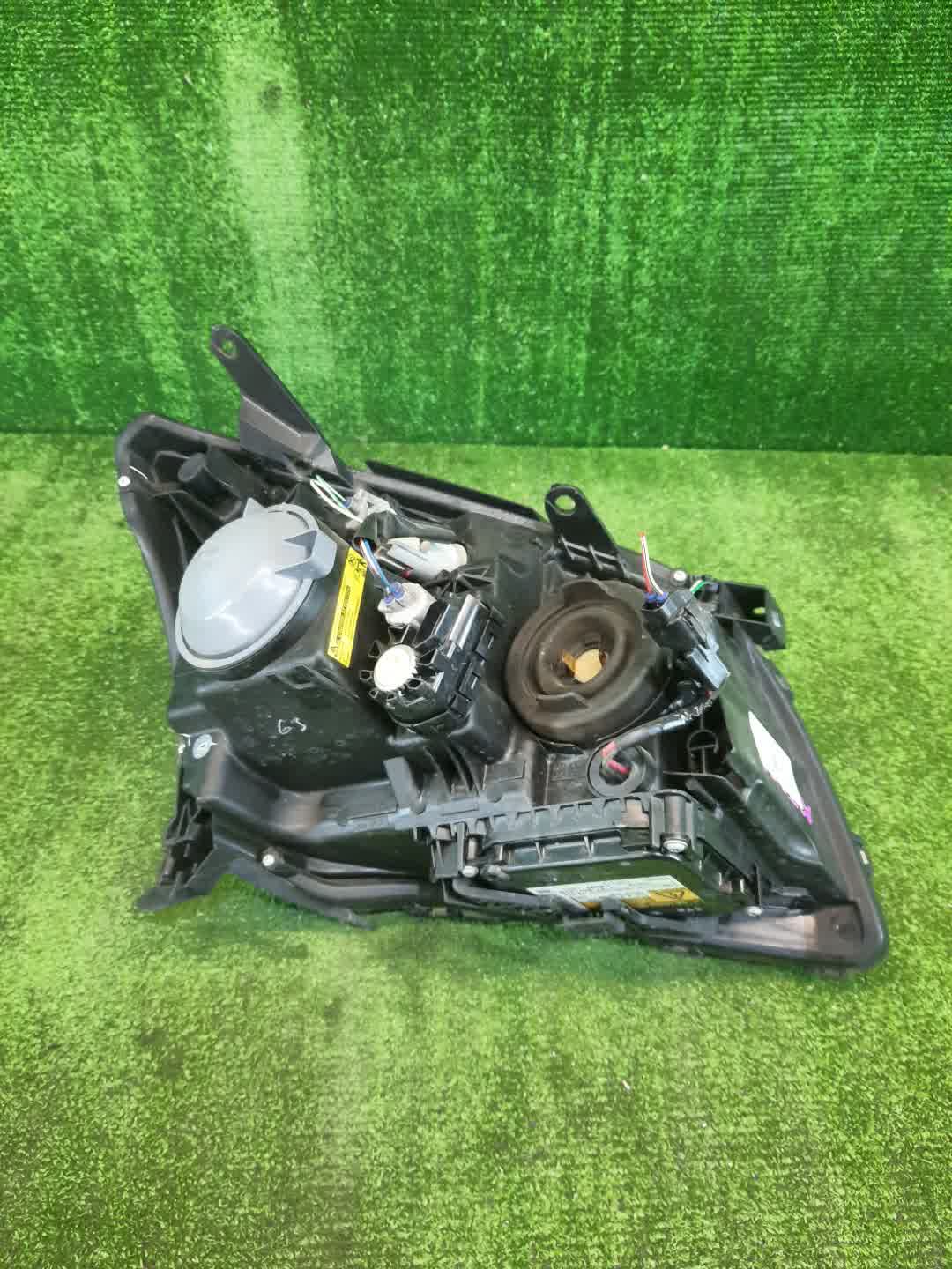 Фара левая передняя TOYOTA AVENSIS ZZT251, AZT250, AZT255, AZT251 3 ракурс
