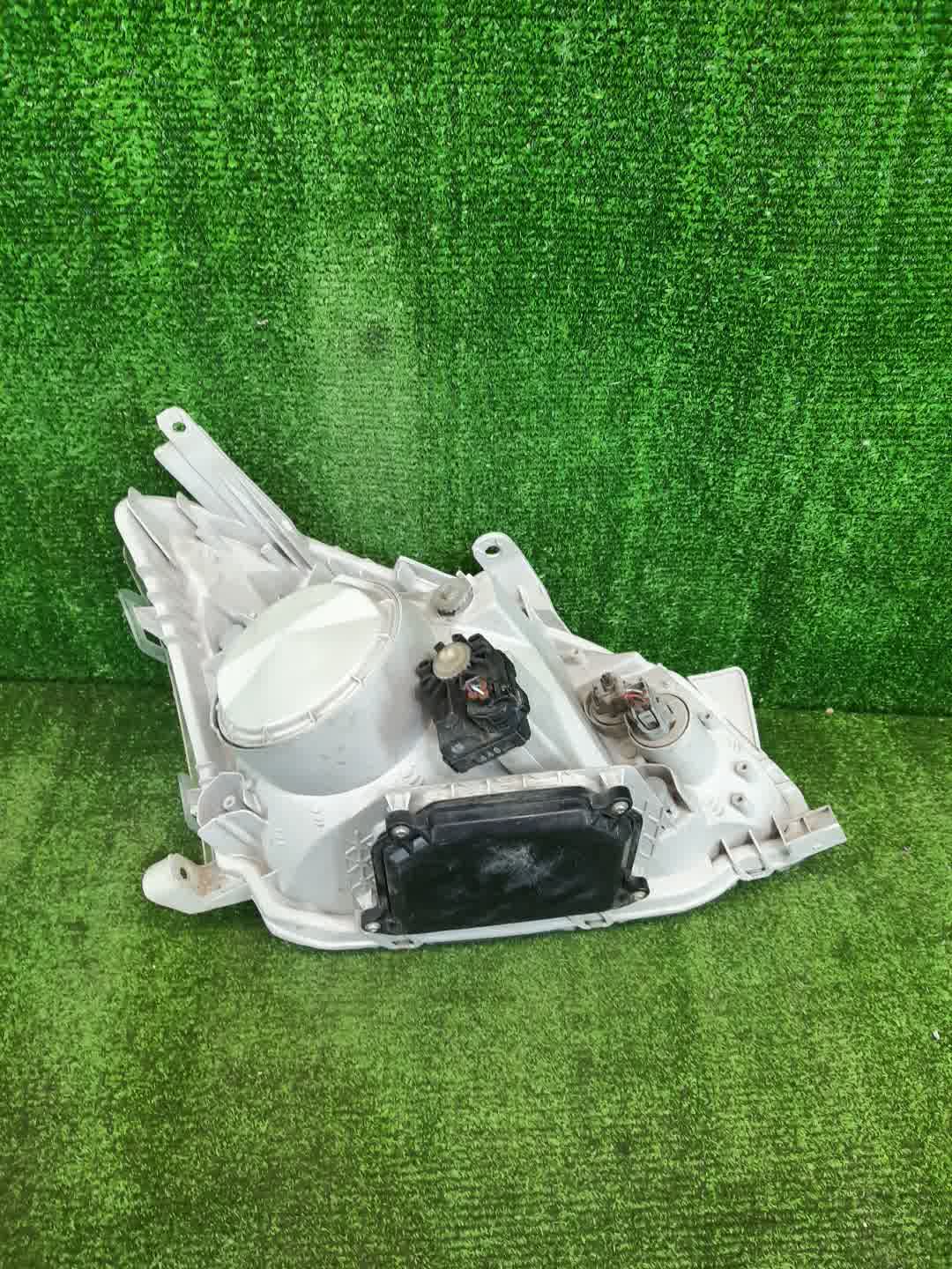 Фара левая передняя TOYOTA PREMIO ZZT240, NZT240, AZT240, ZZT245 2 ракурс