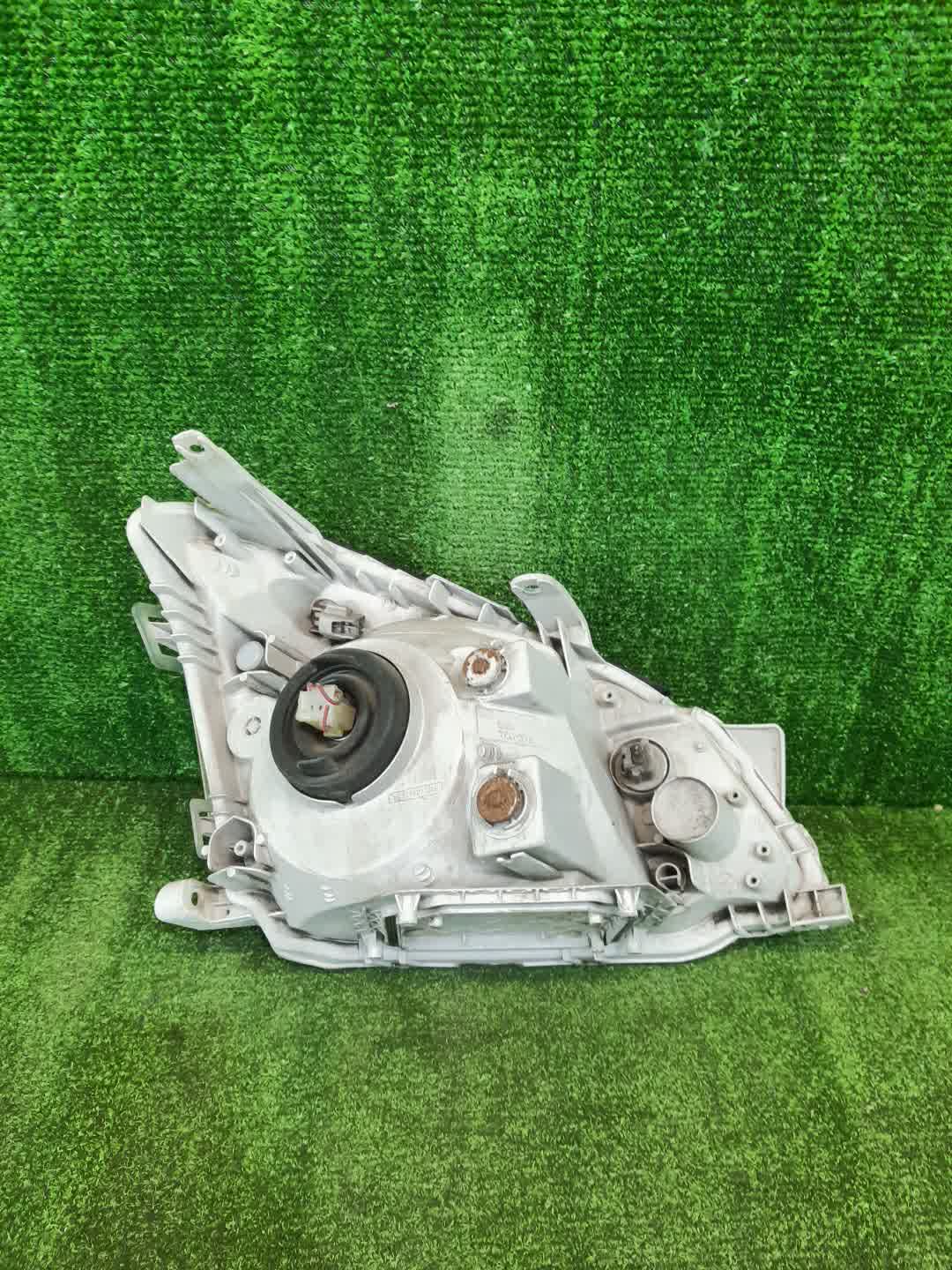 Фара левая передняя TOYOTA PREMIO ZZT240, NZT240, AZT240, ZZT245 4 ракурс