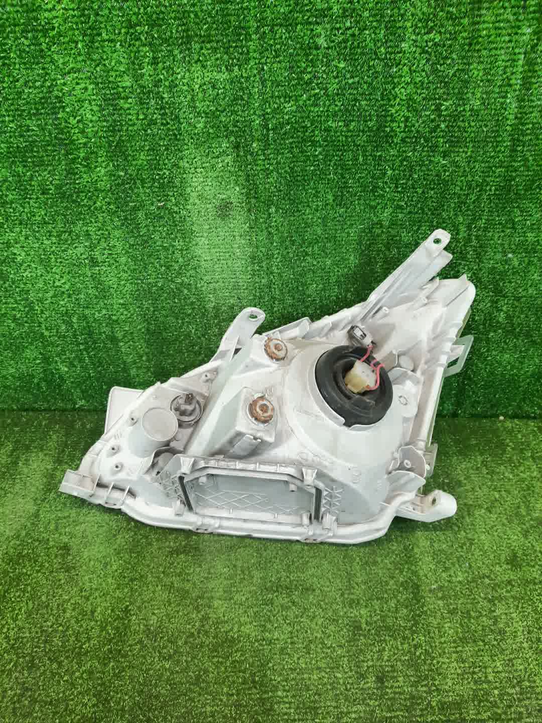 Фара правая передняя TOYOTA PREMIO ZZT240, NZT240, AZT240, ZZT245 2 ракурс