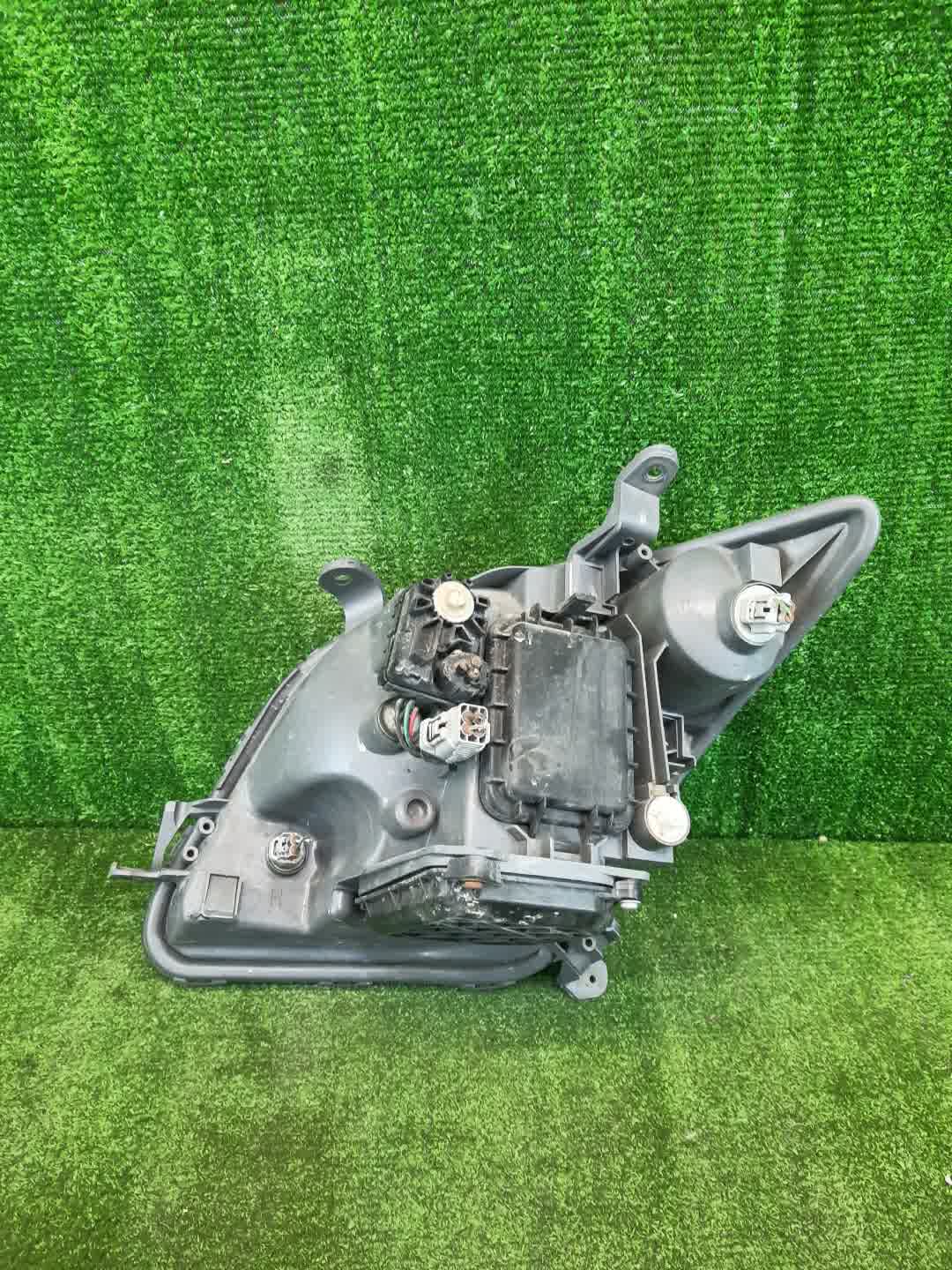 Фара правая передняя TOYOTA IST NCP60, NCP65, NCP61 3 ракурс