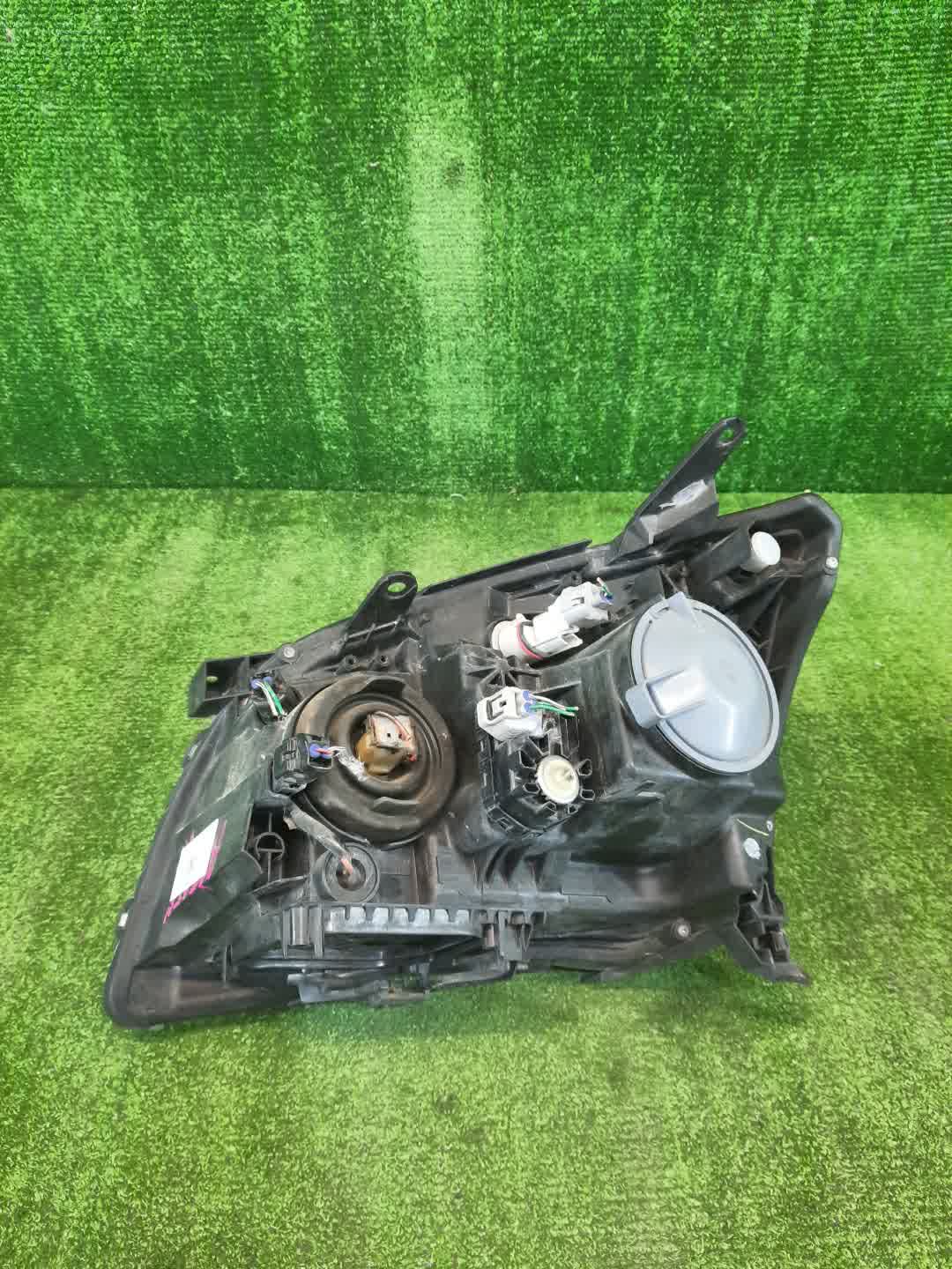 Фара правая передняя TOYOTA AVENSIS ZZT251, AZT250, AZT255, AZT251 2 ракурс