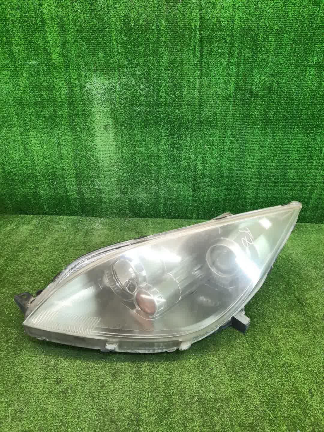 Фара левая передняя MITSUBISHI COLT PLUS, COLT Z27W, Z22W, Z25W, Z23W, Z24W, Z27WG, Z24A, Z23A, Z21A, Z25A, Z26A, Z27A, Z28A, Z22A 1 ракурс