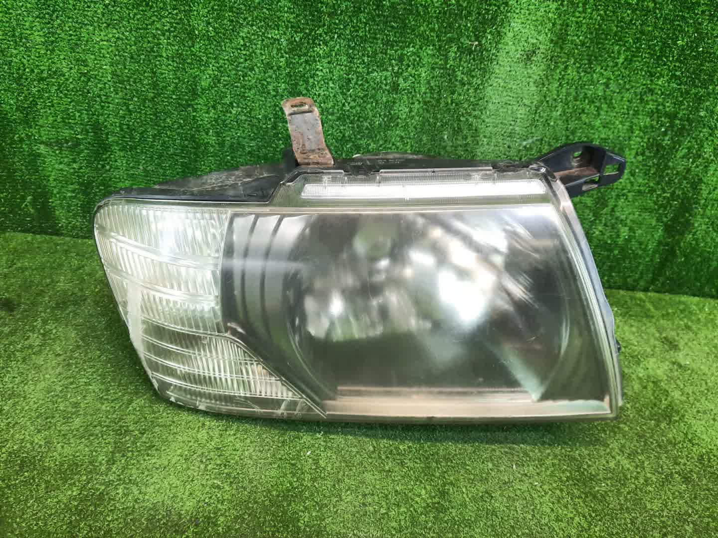 Фара правая передняя MITSUBISHI PAJERO V75W, V65W, V78W, V73W, V77W, V63W, V68W 1 ракурс