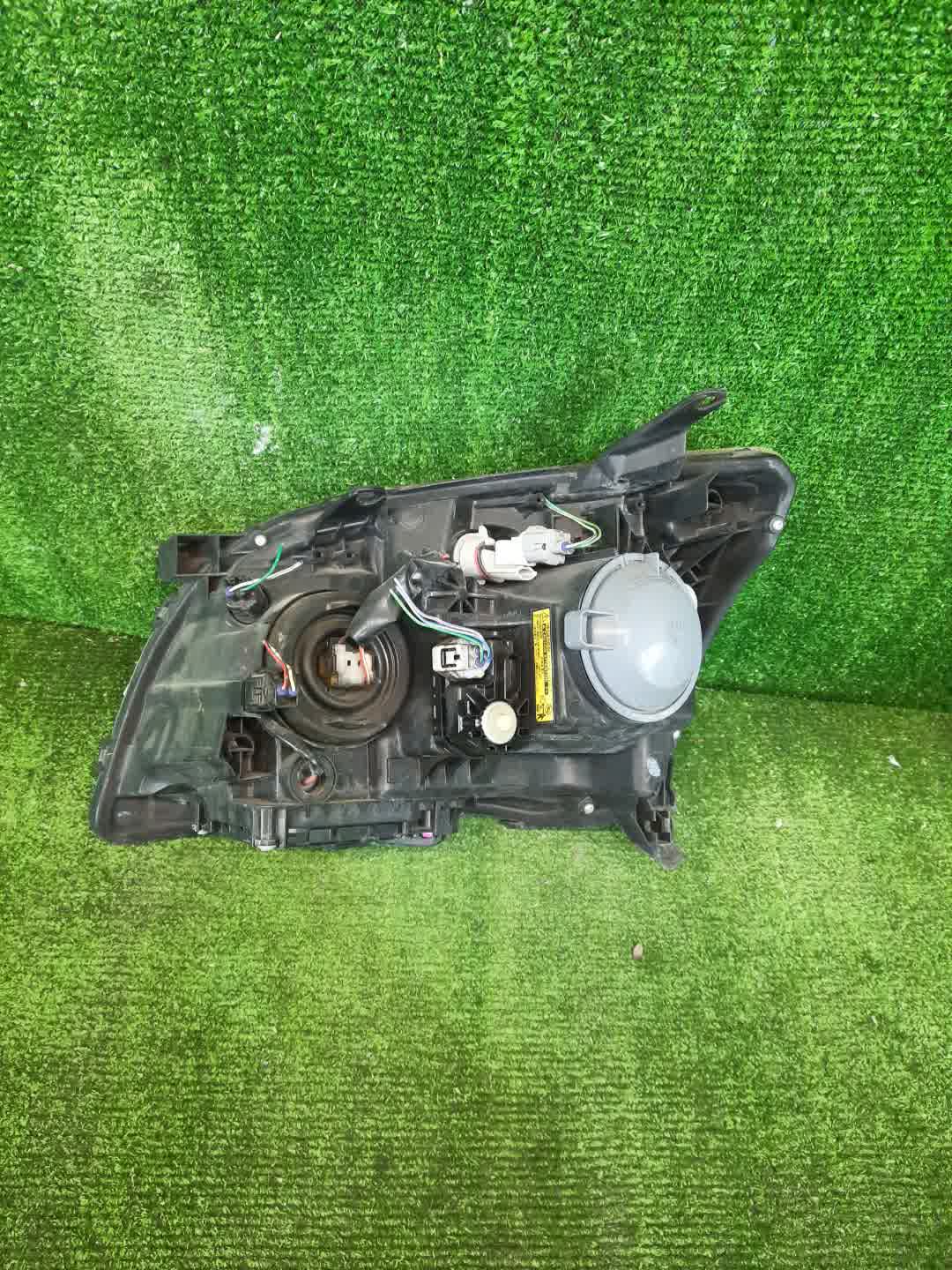 Фара правая передняя TOYOTA AVENSIS ZZT251, AZT250, AZT255, AZT251 3 ракурс