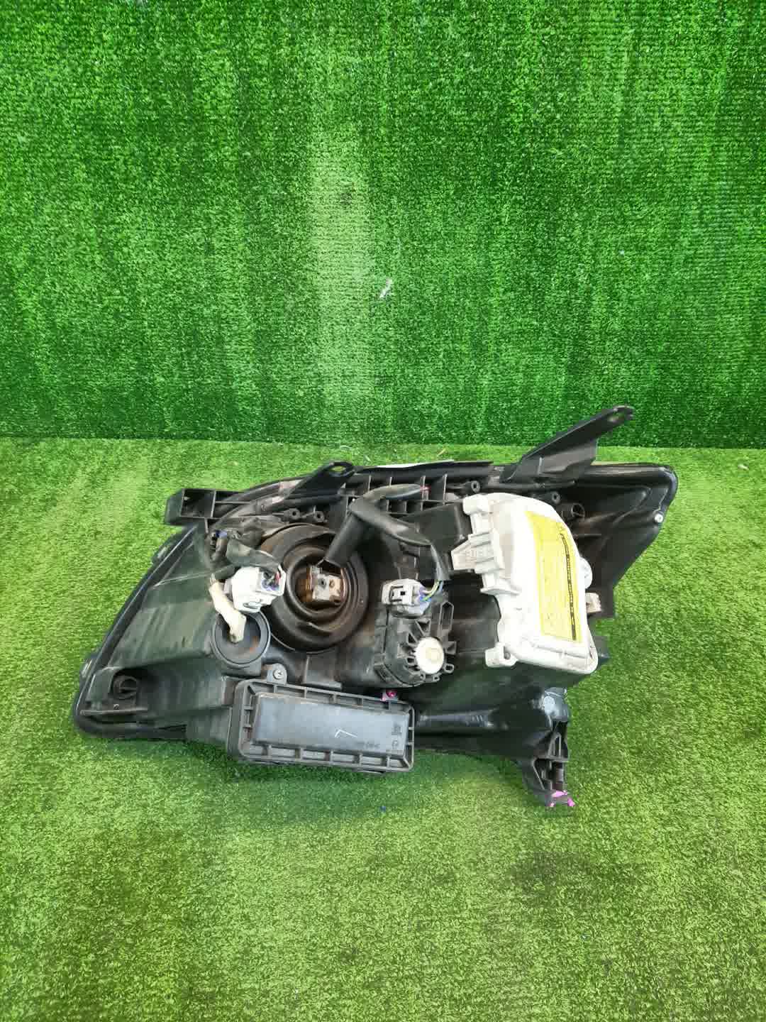 Фара правая передняя TOYOTA AVENSIS ZZT251, AZT250, AZT255, AZT251 3 ракурс