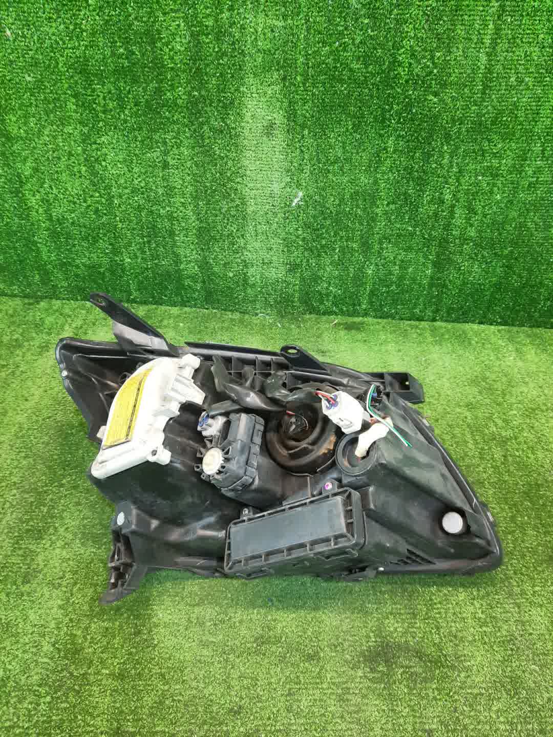 Фара левая передняя TOYOTA AVENSIS ZZT251, AZT250, AZT255, AZT251 3 ракурс