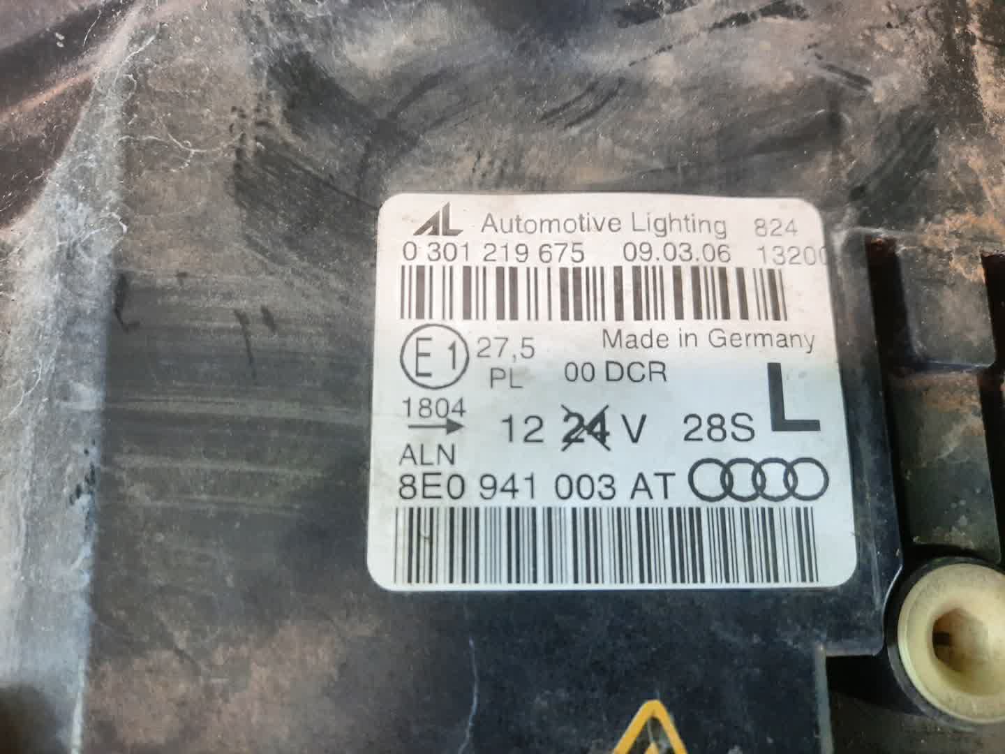 Фара левая передняя AUDI A4 8ED, 8E, 8HE, 8H7, 8E5, 8EC, B7, B6 3 ракурс