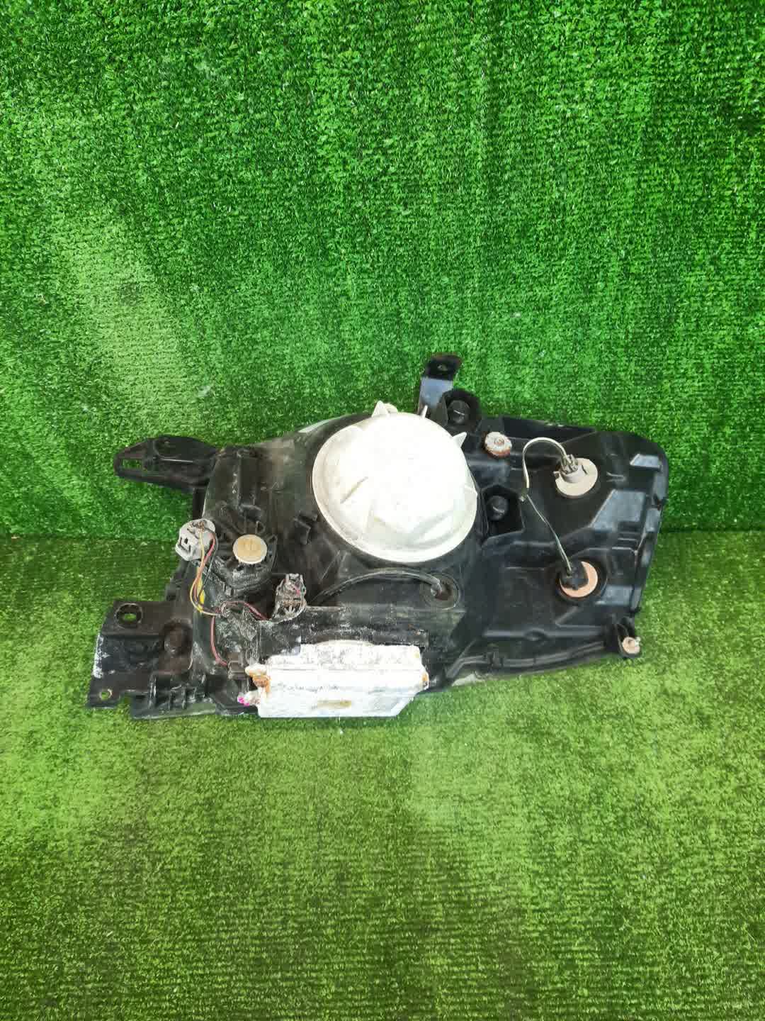 Фара правая передняя MITSUBISHI PAJERO V75W, V65W, V78W, V73W, V77W, V63W, V68W 2 ракурс
