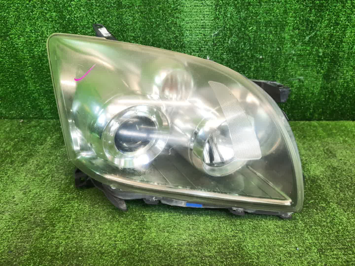 Фара правая передняя TOYOTA AVENSIS ZZT251, AZT250, AZT255, AZT251 1 ракурс