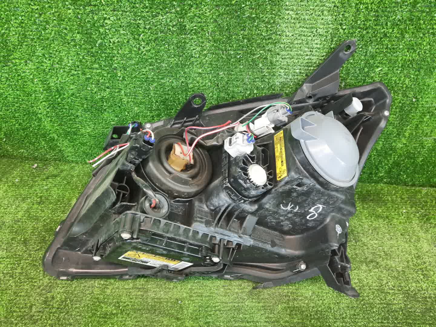 Фара правая передняя TOYOTA AVENSIS ZZT251, AZT250, AZT255, AZT251 3 ракурс