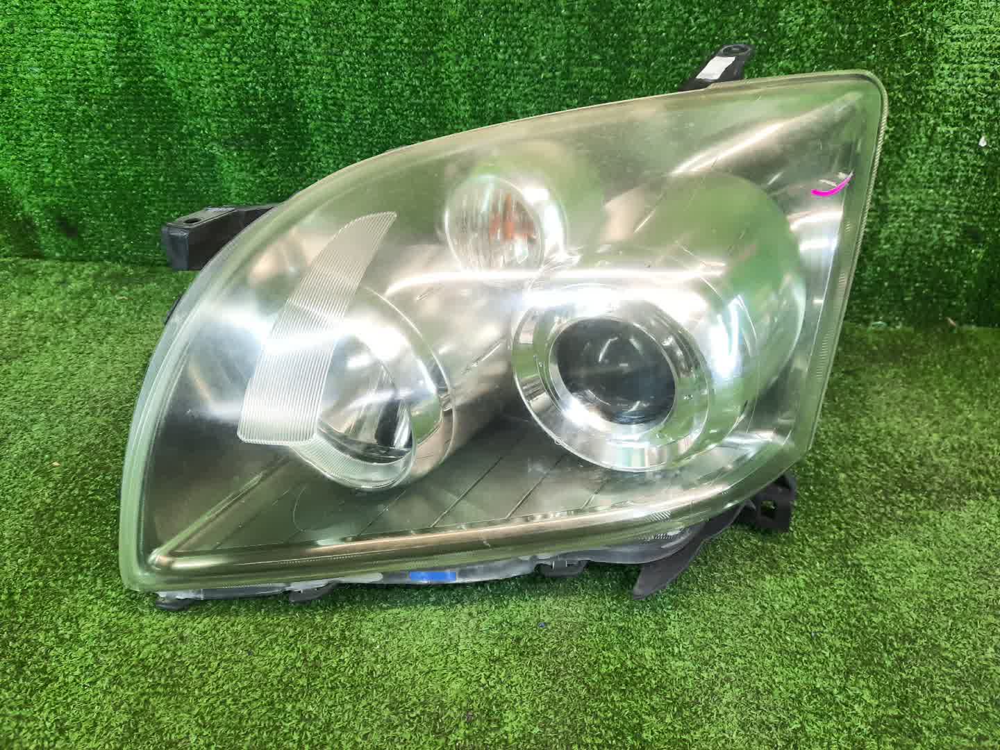 Фара левая передняя TOYOTA AVENSIS ZZT251, AZT250, AZT255, AZT251 1 ракурс
