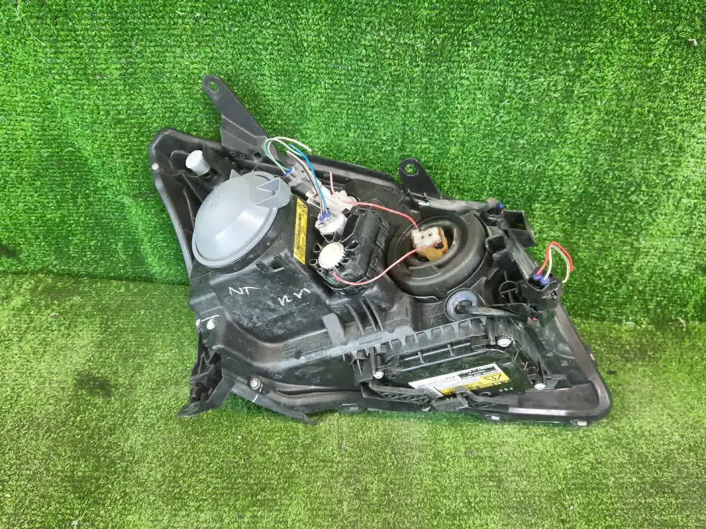 Фара левая передняя TOYOTA AVENSIS ZZT251, AZT250, AZT255, AZT251 3 ракурс