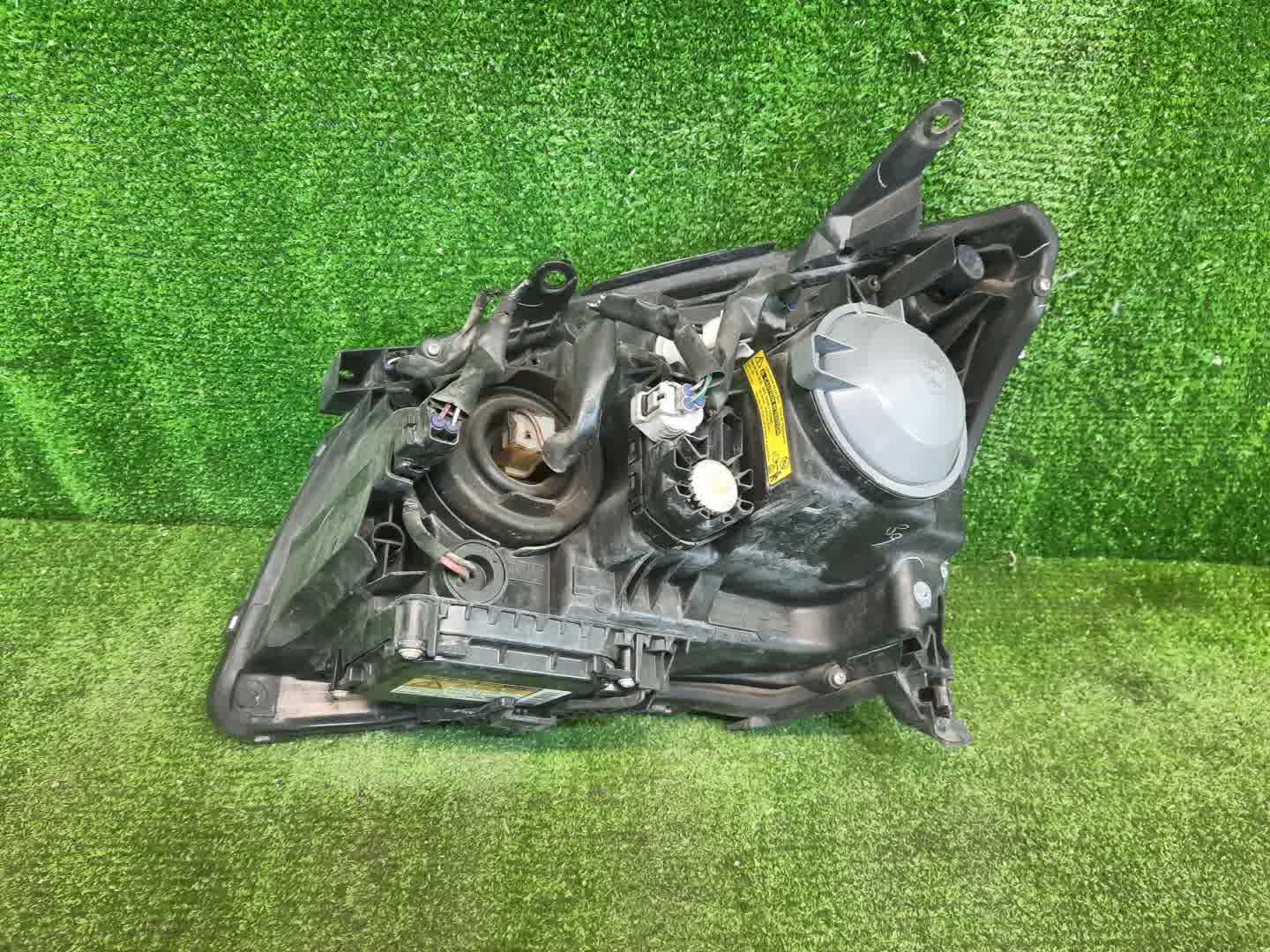 Фара правая передняя TOYOTA AVENSIS ZZT251, AZT250, AZT255, AZT251 3 ракурс