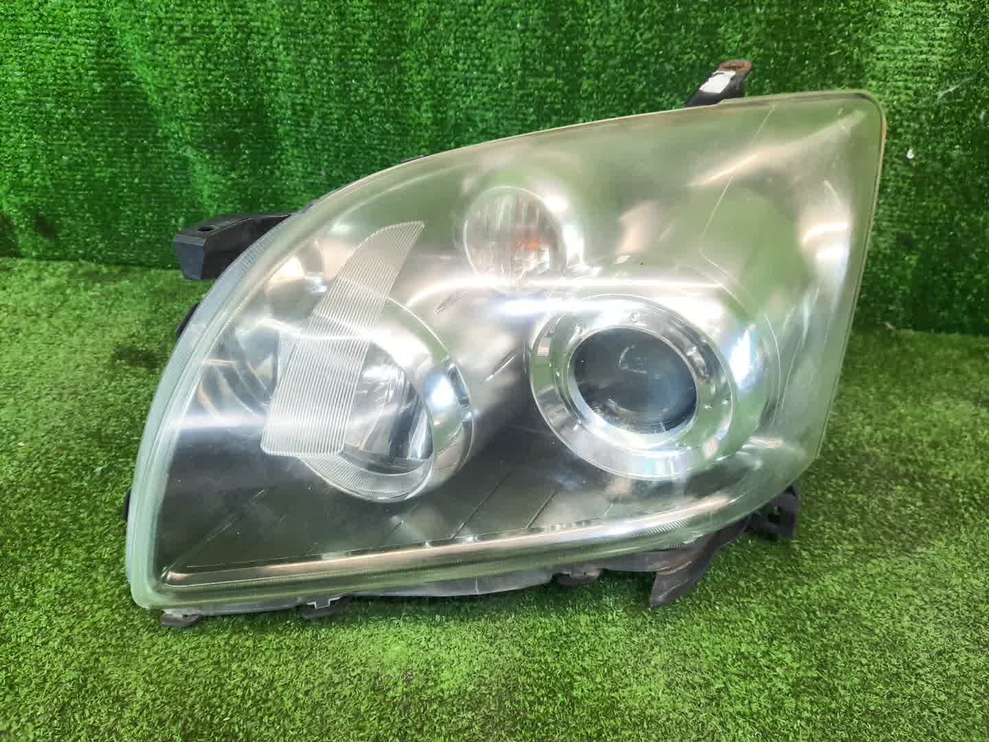 Фара левая передняя TOYOTA AVENSIS ZZT251, AZT250, AZT255, AZT251 1 ракурс