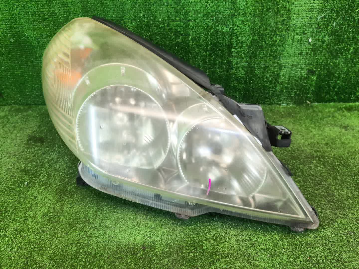 Фара правая передняя NISSAN WINGROAD Y11 1 ракурс