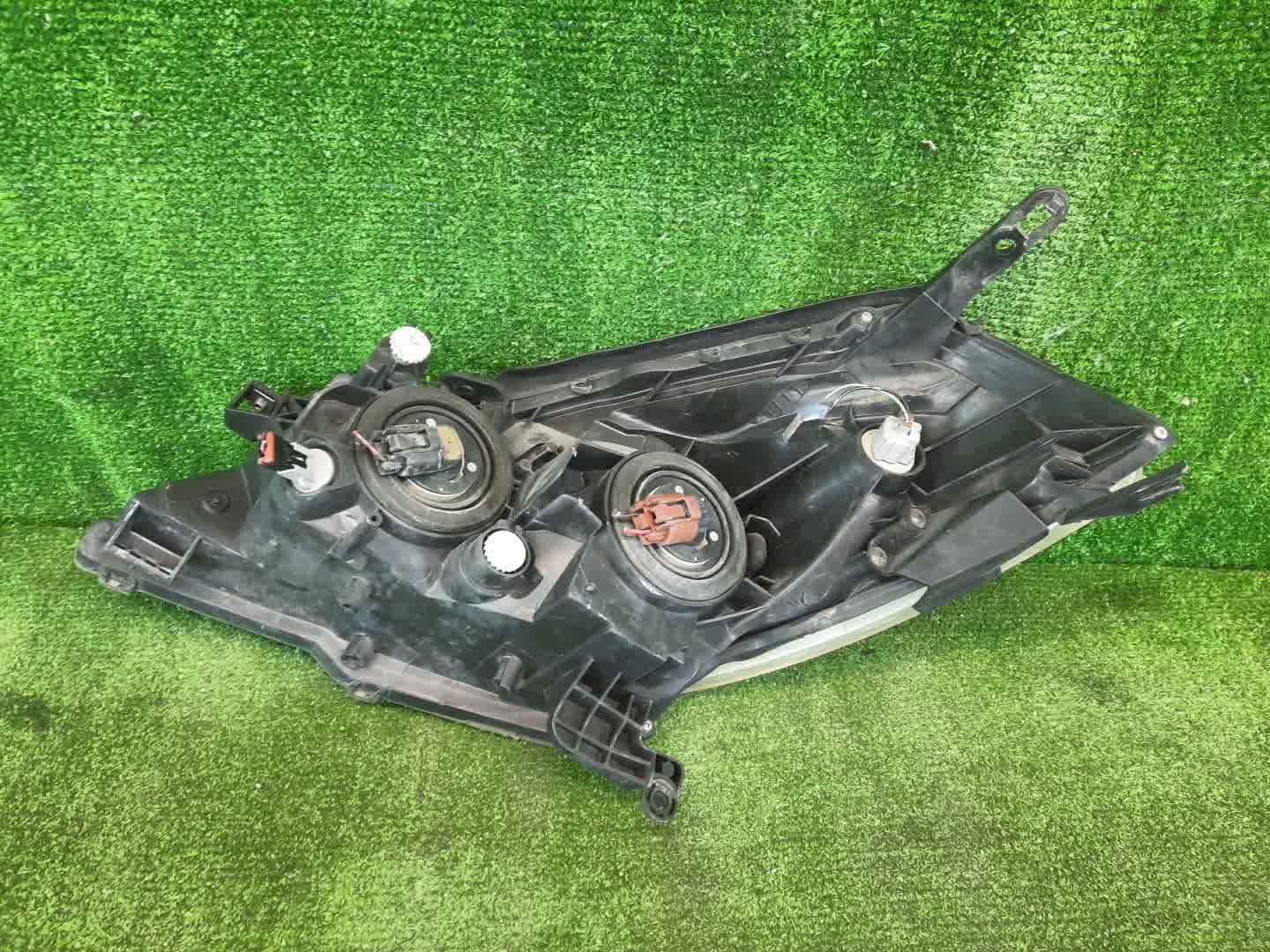Фара правая передняя NISSAN WINGROAD Y11 3 ракурс