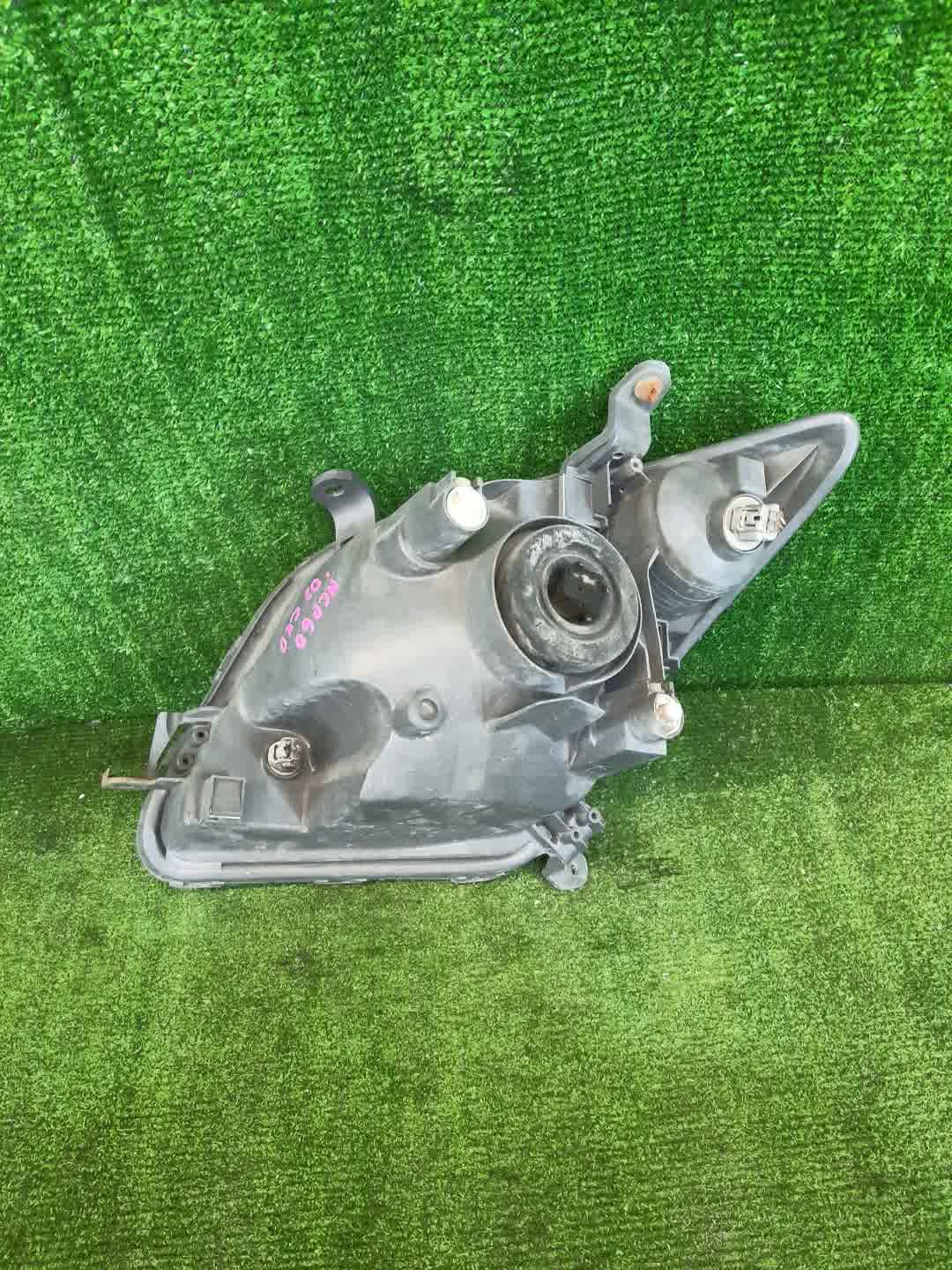 Фара правая передняя TOYOTA IST NCP60, NCP65, NCP61 2 ракурс