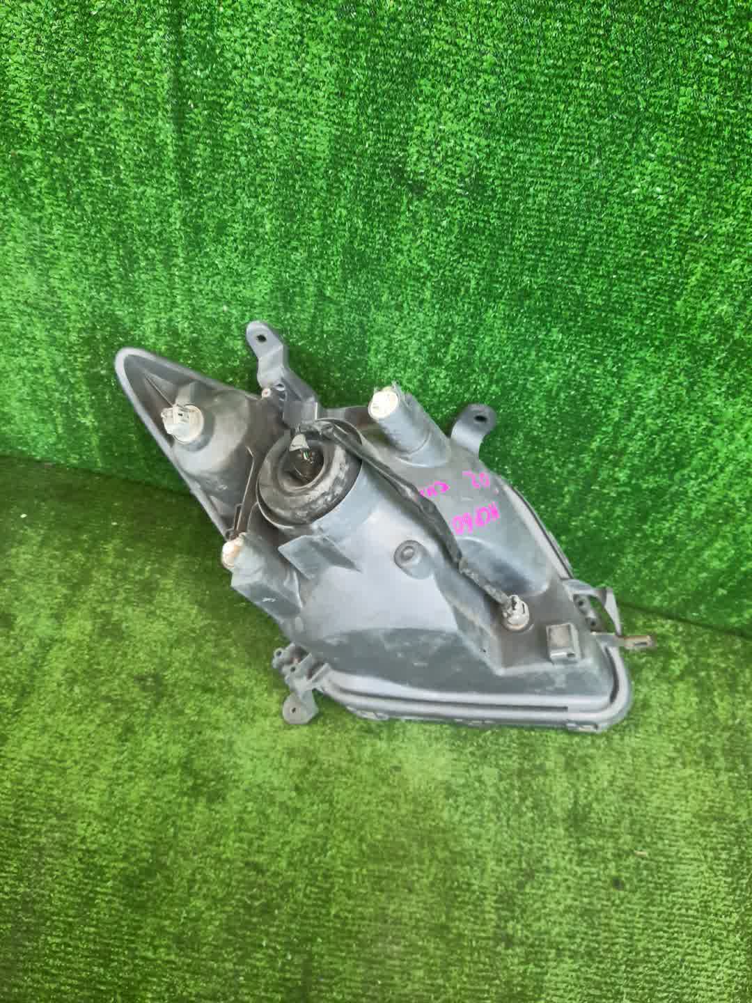 Фара левая передняя TOYOTA IST NCP60, NCP65, NCP61 2 ракурс
