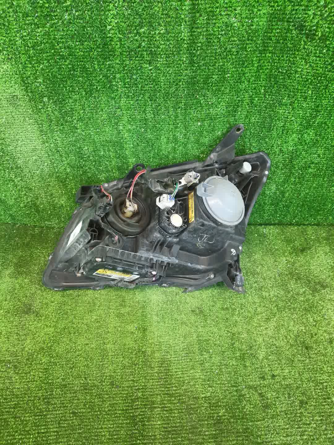 Фара правая передняя TOYOTA AVENSIS ZZT251, AZT250, AZT255, AZT251 3 ракурс