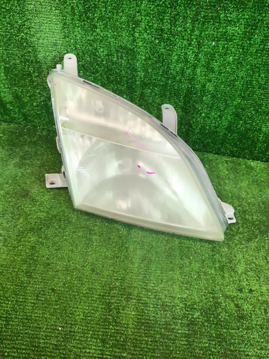 Фара правая передняя TOYOTA NADIA ACN10, SXN10, SXN15 1 ракурс