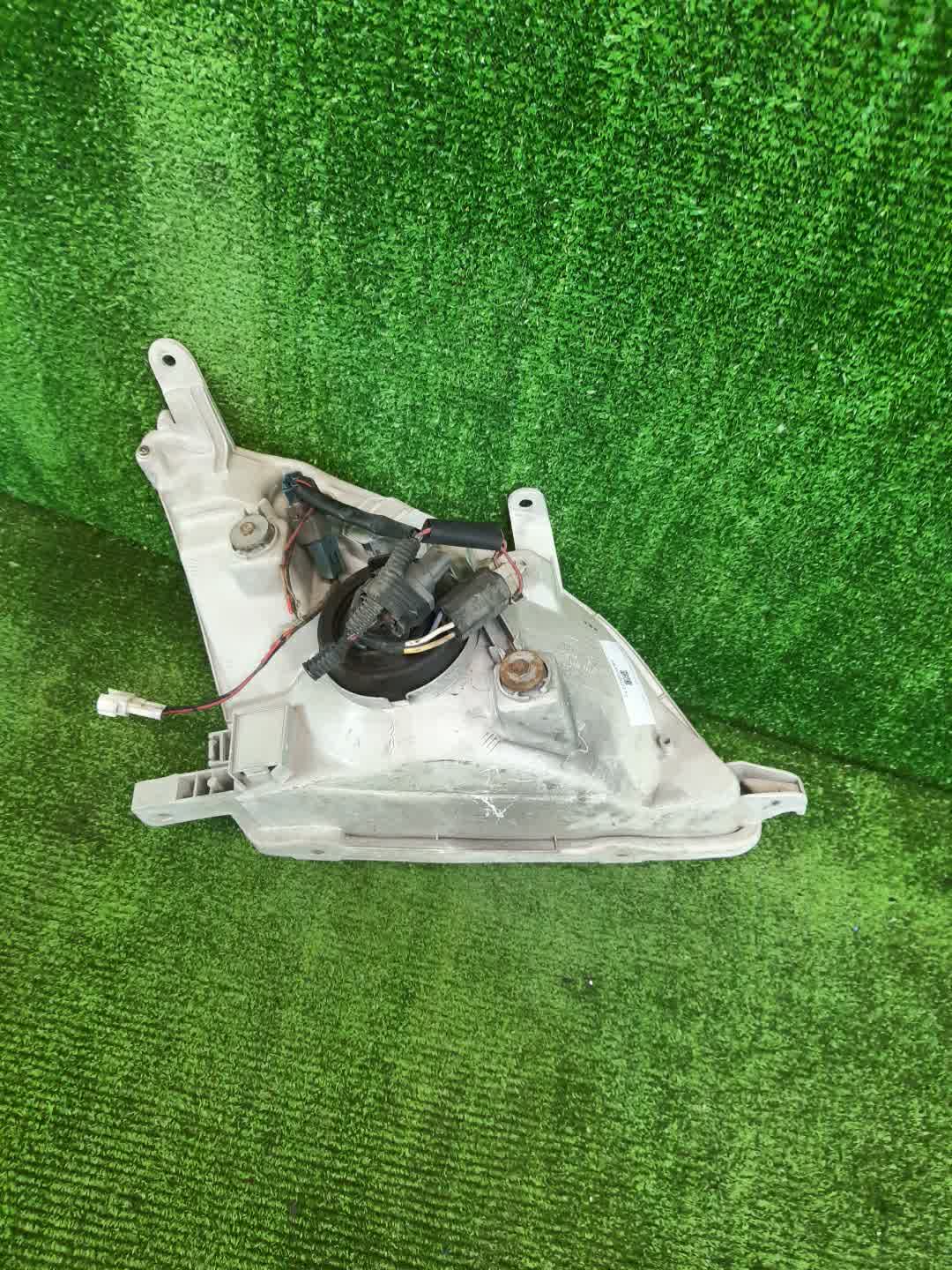Фара левая передняя TOYOTA NADIA ACN10, SXN10, SXN15 5 ракурс