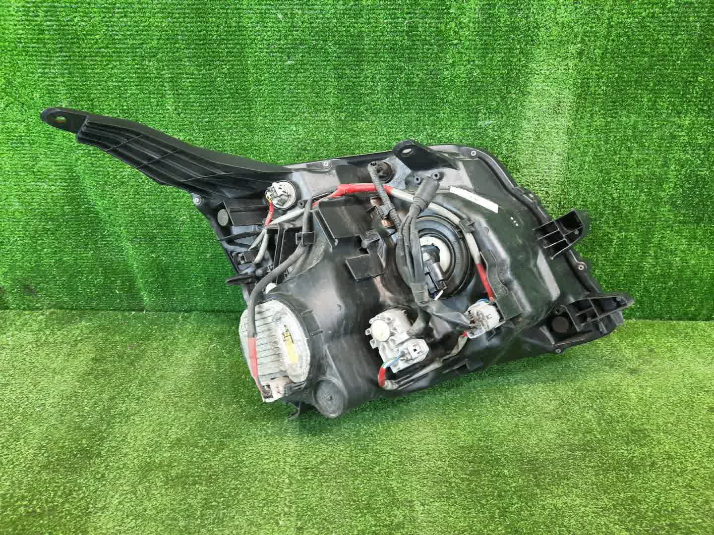 Фара левая передняя TOYOTA VOXY ZRR75W, ZRR70W, ZRR75G, ZRR70G 3 ракурс Фара левая передняя TOYOTA VOXY ZRR75W, ZRR70W, ZRR75G, ZRR70G 3 ракурс