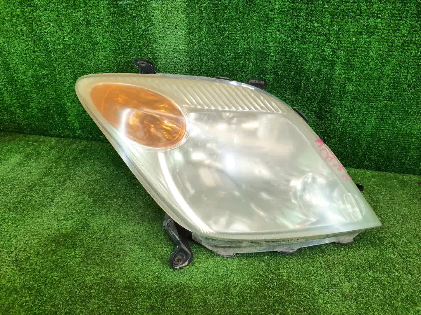Фара правая передняя TOYOTA IST NCP60, NCP65, NCP61 1 ракурс
