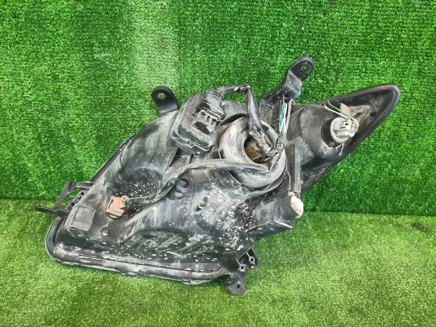 Фара правая передняя TOYOTA IST NCP60, NCP65, NCP61 2 ракурс