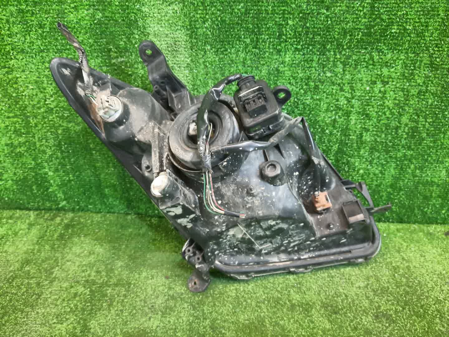 Фара левая передняя TOYOTA IST NCP60, NCP65, NCP61 3 ракурс