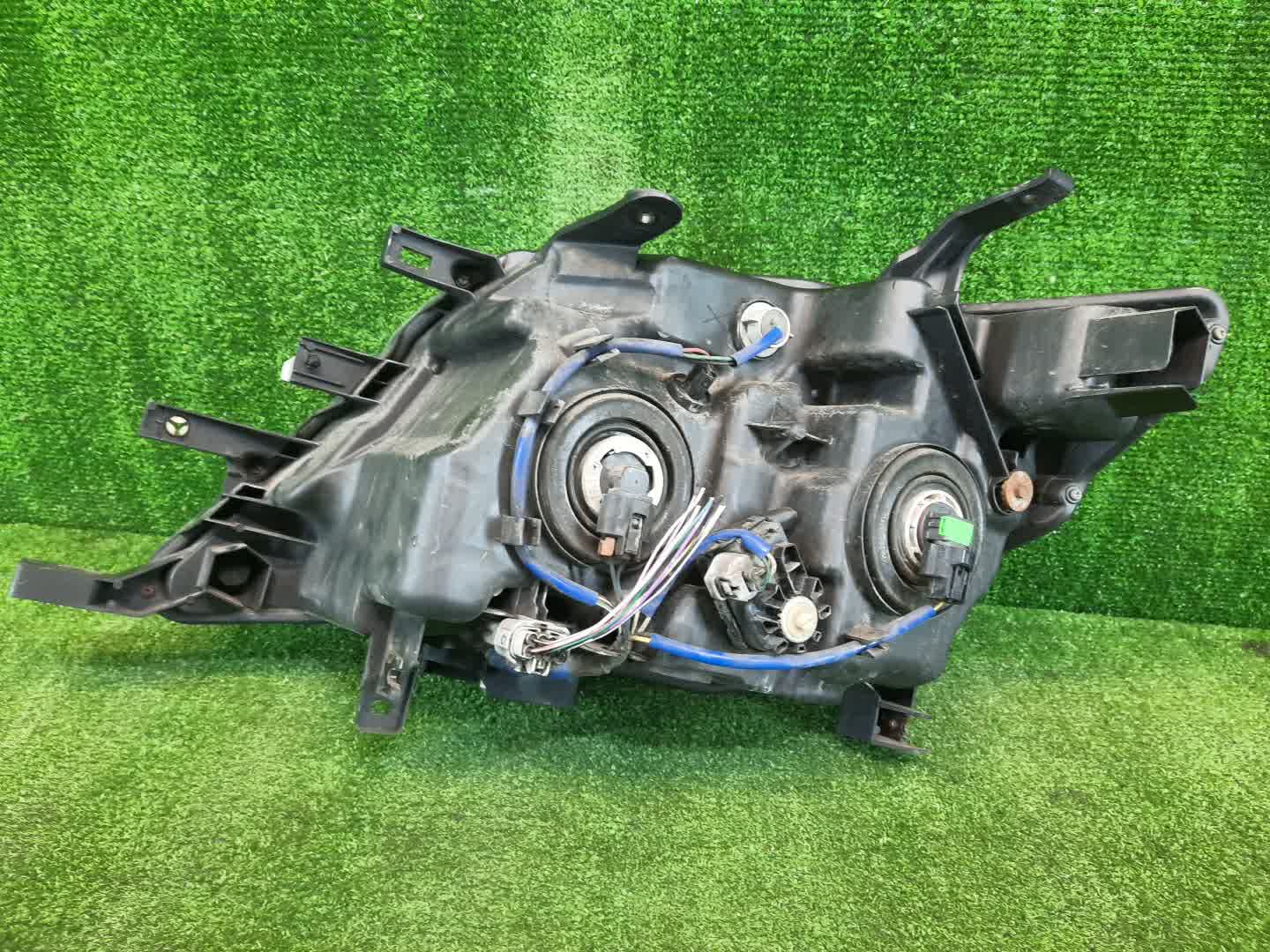 Фара правая передняя NISSAN SERENA C26 2 ракурс